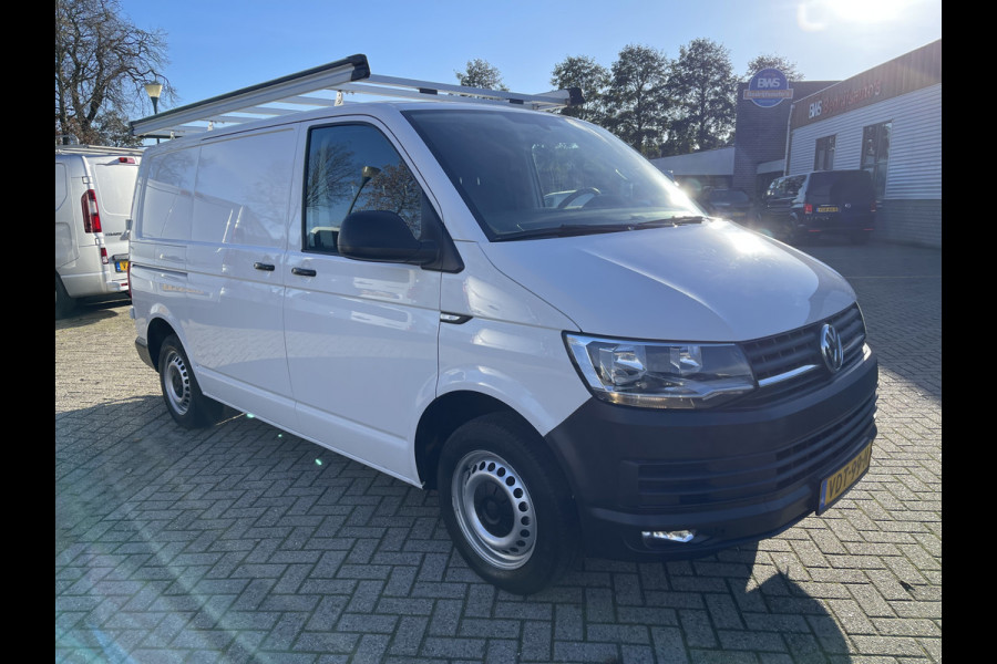 Volkswagen Transporter 2.0 TDI 102pk L1H1 Comfortline / vaste prijs rijklaar € 16.950 ex btw / lease vanaf € / euro 6 / bpm vrij / ingerichte laadruimte / imperial / bijrijdersbank / trekhaak / airco / cruise !