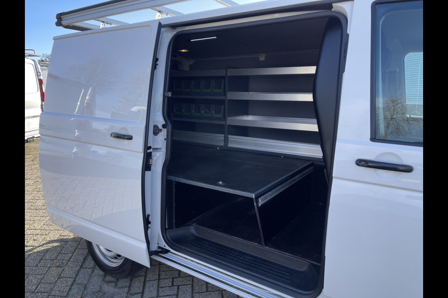 Volkswagen Transporter 2.0 TDI 102pk L1H1 Comfortline / vaste prijs rijklaar € 16.950 ex btw / lease vanaf € / euro 6 / bpm vrij / ingerichte laadruimte / imperial / bijrijdersbank / trekhaak / airco / cruise !