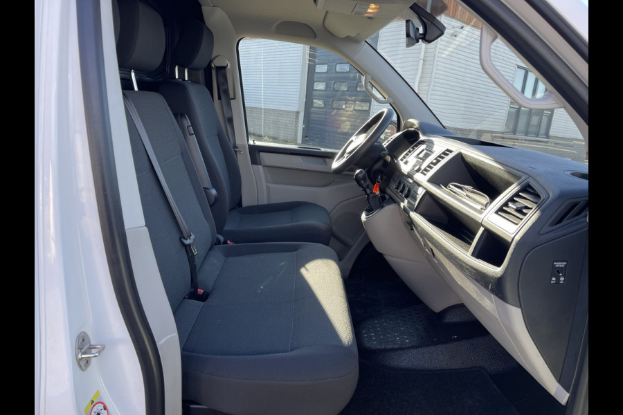 Volkswagen Transporter 2.0 TDI 102pk L1H1 Comfortline / vaste prijs rijklaar € 16.950 ex btw / lease vanaf € / euro 6 / bpm vrij / ingerichte laadruimte / imperial / bijrijdersbank / trekhaak / airco / cruise !
