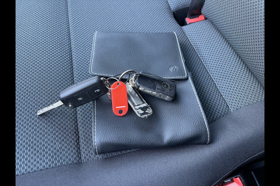 Volkswagen Transporter 2.0 TDI 102pk L1H1 Comfortline / vaste prijs rijklaar € 16.950 ex btw / lease vanaf € / euro 6 / bpm vrij / ingerichte laadruimte / imperial / bijrijdersbank / trekhaak / airco / cruise !