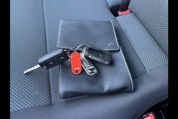 Volkswagen Transporter 2.0 TDI 102pk L1H1 Comfortline / vaste prijs rijklaar € 16.950 ex btw / lease vanaf € / euro 6 / bpm vrij / ingerichte laadruimte / imperial / bijrijdersbank / trekhaak / airco / cruise !