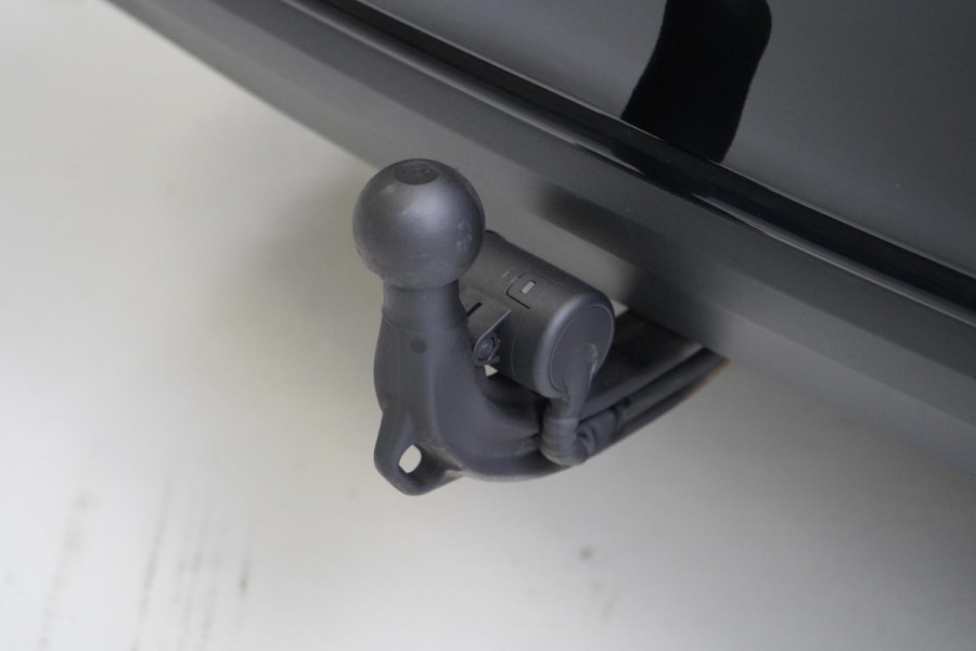 BMW 5 Serie Touring 530e Business Edition Plus | Trekhaak | Stuurverwachting | Adaptive cruise | Navigatie