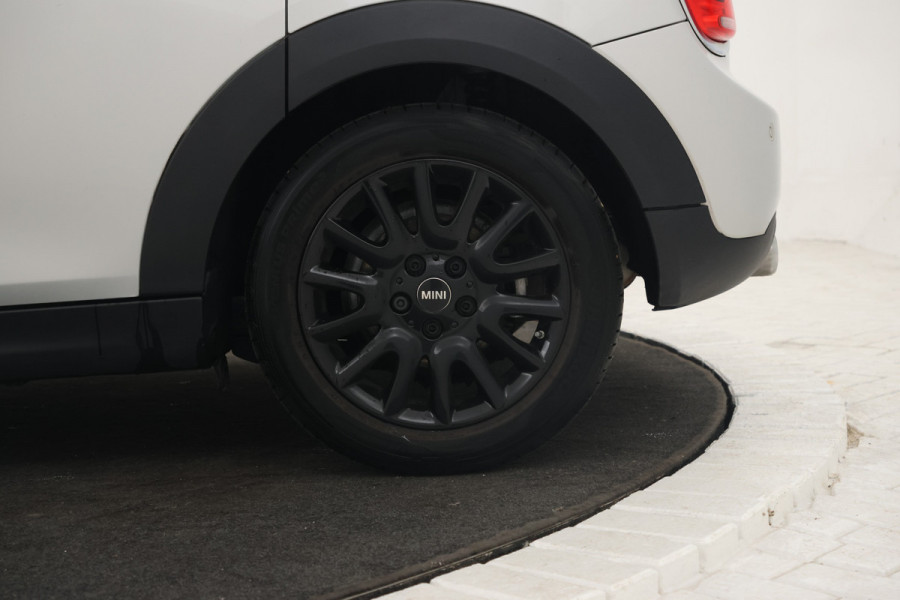 MINI Mini 1.5 Cooper Business Edition Automaat, Navigatie, Leer, Panorama,