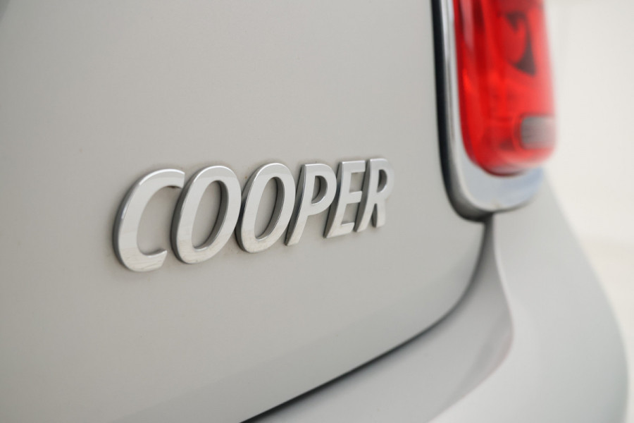 MINI Mini 1.5 Cooper Business Edition Automaat, Navigatie, Leer, Panorama,