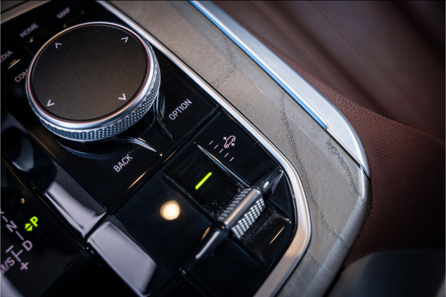 BMW X5 xDrive45e High Executive - Origineel NL | Elek. Trekhaak | Memory | Luchtvering | Stoelverwarming