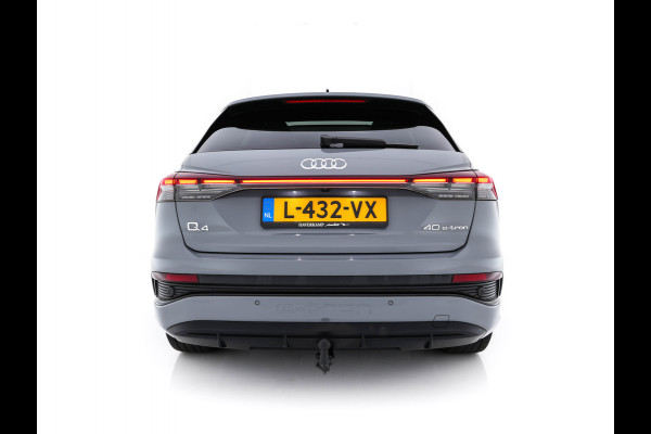 Audi Q4 e-tron 40 Launch edition S Competition 77 kWh [ 3-Fase ] {SOH-90%} (INCL.BTW) *HEAT-PUMP | PANO | HEAD-UP | LEATHER-FABRIC | MATRIX-LED | SONOS-SOUND | ADAPTIVE-CRUISE | HEATED-SPORTSEATS | AMBIENT-LIGHT | DIGI-COCKPIT | CAMERA | KEYLESS | DAB+ | NAVI-FULLMA