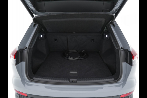 Audi Q4 e-tron 40 Launch edition S Competition 77 kWh [ 3-Fase ] {SOH-90%} (INCL.BTW) *HEAT-PUMP | PANO | HEAD-UP | LEATHER-FABRIC | MATRIX-LED | SONOS-SOUND | ADAPTIVE-CRUISE | HEATED-SPORTSEATS | AMBIENT-LIGHT | DIGI-COCKPIT | CAMERA | KEYLESS | DAB+ | NAVI-FULLMA