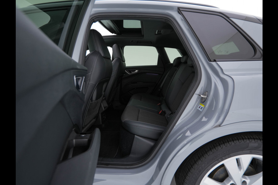 Audi Q4 e-tron 40 Launch edition S Competition 77 kWh [ 3-Fase ] {SOH-90%} (INCL.BTW) *HEAT-PUMP | PANO | HEAD-UP | LEATHER-FABRIC | MATRIX-LED | SONOS-SOUND | ADAPTIVE-CRUISE | HEATED-SPORTSEATS | AMBIENT-LIGHT | DIGI-COCKPIT | CAMERA | KEYLESS | DAB+ | NAVI-FULLMA