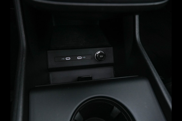 Audi Q4 e-tron 40 Launch edition S Competition 77 kWh [ 3-Fase ] {SOH-90%} (INCL.BTW) *HEAT-PUMP | PANO | HEAD-UP | LEATHER-FABRIC | MATRIX-LED | SONOS-SOUND | ADAPTIVE-CRUISE | HEATED-SPORTSEATS | AMBIENT-LIGHT | DIGI-COCKPIT | CAMERA | KEYLESS | DAB+ | NAVI-FULLMA