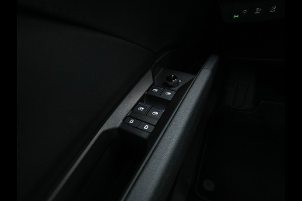 Audi Q4 e-tron 40 Launch edition S Competition 77 kWh [ 3-Fase ] {SOH-90%} (INCL.BTW) *HEAT-PUMP | PANO | HEAD-UP | LEATHER-FABRIC | MATRIX-LED | SONOS-SOUND | ADAPTIVE-CRUISE | HEATED-SPORTSEATS | AMBIENT-LIGHT | DIGI-COCKPIT | CAMERA | KEYLESS | DAB+ | NAVI-FULLMA