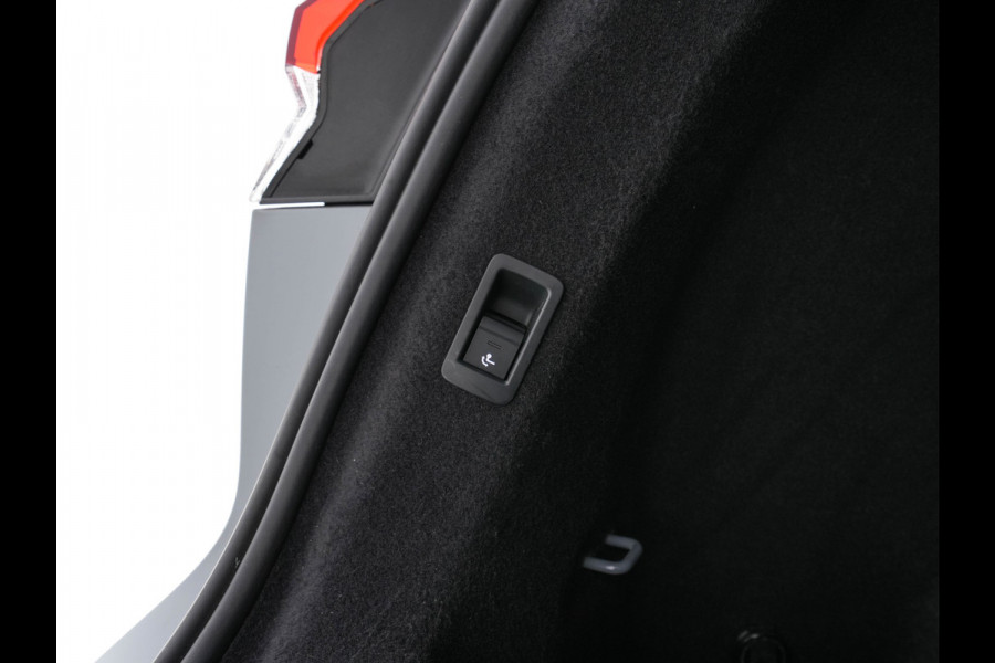 Audi Q4 e-tron 40 Launch edition S Competition 77 kWh [ 3-Fase ] {SOH-90%} (INCL.BTW) *HEAT-PUMP | PANO | HEAD-UP | LEATHER-FABRIC | MATRIX-LED | SONOS-SOUND | ADAPTIVE-CRUISE | HEATED-SPORTSEATS | AMBIENT-LIGHT | DIGI-COCKPIT | CAMERA | KEYLESS | DAB+ | NAVI-FULLMA