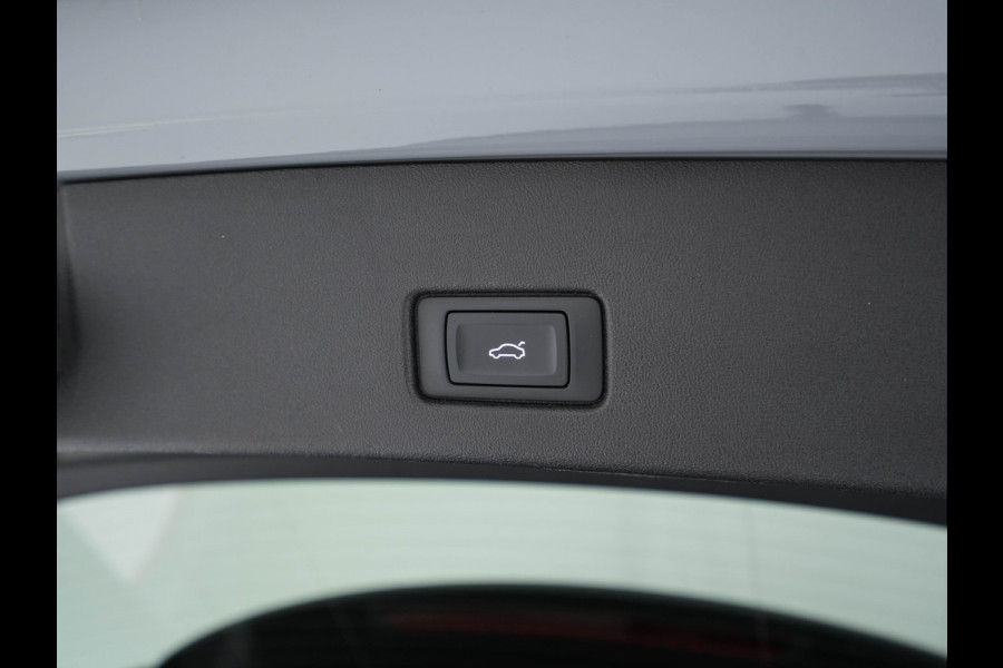 Audi Q4 e-tron 40 Launch edition S Competition 77 kWh [ 3-Fase ] {SOH-90%} (INCL.BTW) *HEAT-PUMP | PANO | HEAD-UP | LEATHER-FABRIC | MATRIX-LED | SONOS-SOUND | ADAPTIVE-CRUISE | HEATED-SPORTSEATS | AMBIENT-LIGHT | DIGI-COCKPIT | CAMERA | KEYLESS | DAB+ | NAVI-FULLMA