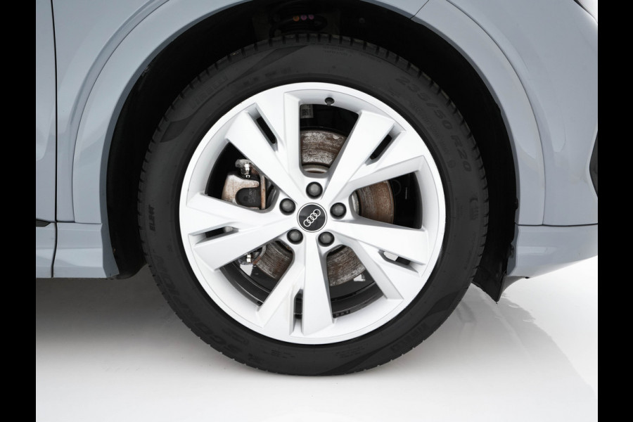 Audi Q4 e-tron 40 Launch edition S Competition 77 kWh [ 3-Fase ] {SOH-90%} (INCL.BTW) *HEAT-PUMP | PANO | HEAD-UP | LEATHER-FABRIC | MATRIX-LED | SONOS-SOUND | ADAPTIVE-CRUISE | HEATED-SPORTSEATS | AMBIENT-LIGHT | DIGI-COCKPIT | CAMERA | KEYLESS | DAB+ | NAVI-FULLMA