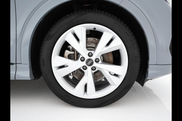 Audi Q4 e-tron 40 Launch edition S Competition 77 kWh [ 3-Fase ] {SOH-90%} (INCL.BTW) *HEAT-PUMP | PANO | HEAD-UP | LEATHER-FABRIC | MATRIX-LED | SONOS-SOUND | ADAPTIVE-CRUISE | HEATED-SPORTSEATS | AMBIENT-LIGHT | DIGI-COCKPIT | CAMERA | KEYLESS | DAB+ | NAVI-FULLMA