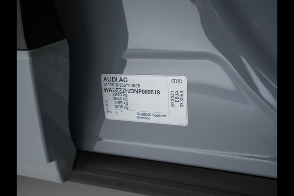 Audi Q4 e-tron 40 Launch edition S Competition 77 kWh [ 3-Fase ] {SOH-90%} (INCL.BTW) *HEAT-PUMP | PANO | HEAD-UP | LEATHER-FABRIC | MATRIX-LED | SONOS-SOUND | ADAPTIVE-CRUISE | HEATED-SPORTSEATS | AMBIENT-LIGHT | DIGI-COCKPIT | CAMERA | KEYLESS | DAB+ | NAVI-FULLMA