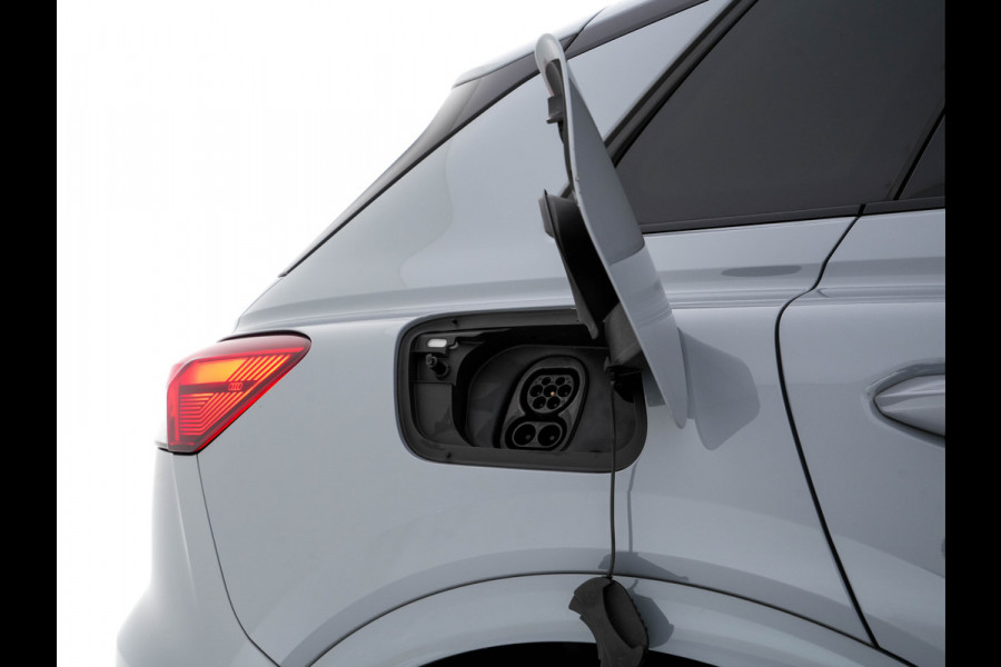 Audi Q4 e-tron 40 Launch edition S Competition 77 kWh [ 3-Fase ] {SOH-90%} (INCL.BTW) *HEAT-PUMP | PANO | HEAD-UP | LEATHER-FABRIC | MATRIX-LED | SONOS-SOUND | ADAPTIVE-CRUISE | HEATED-SPORTSEATS | AMBIENT-LIGHT | DIGI-COCKPIT | CAMERA | KEYLESS | DAB+ | NAVI-FULLMA