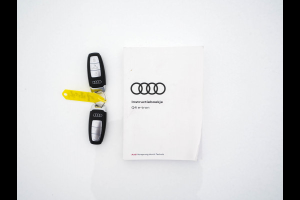 Audi Q4 e-tron 40 Launch edition S Competition 77 kWh [ 3-Fase ] {SOH-90%} (INCL.BTW) *HEAT-PUMP | PANO | HEAD-UP | LEATHER-FABRIC | MATRIX-LED | SONOS-SOUND | ADAPTIVE-CRUISE | HEATED-SPORTSEATS | AMBIENT-LIGHT | DIGI-COCKPIT | CAMERA | KEYLESS | DAB+ | NAVI-FULLMA