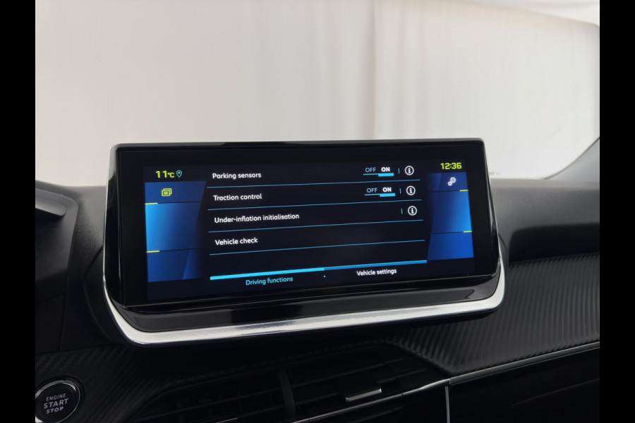 Peugeot e-2008 EV Allure 50 kWh [ 3-Fase ] {SOH-84%} (INCL.BTW) *PANO | LEATHER-FABRIC | FULL-LED | SPORT-SEATS | DIGI-COCKPIT | CAMERA | KEYLESS | PRIVACY-GLASS | NAVI-FULLMAP | ECC | PDC | CRUISE | 17''ALU*