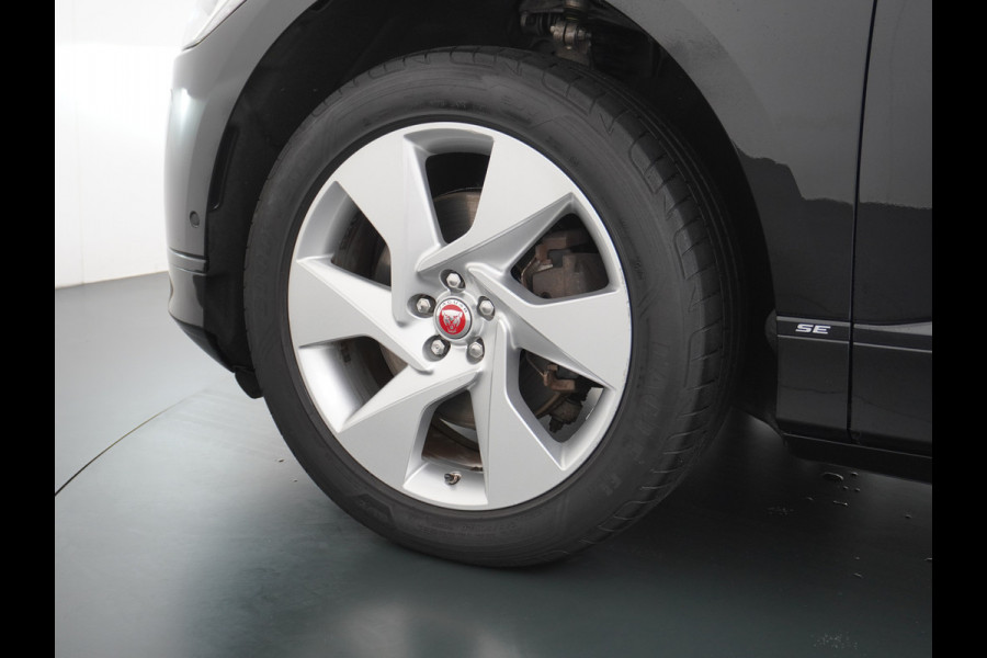 Jaguar I-PACE EV400 400pk SE 90kWh AWD Leer+Elektr. Meridian®-Audio Apple Carplay Android Auto Navi Led-v+a Ecc Camera Cruise Control Keyless Pdc Lmv Led Bordherkenning Elektrische-Achterklep koplampreiniging Lane-Assist App-Connect ECT Voorverwarming/koeling WiFi DigiDash DAB 4WD 1e Eigenaar Origineel Nederlandse Auto € 90.000 nieuw!