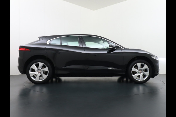 Jaguar I-PACE EV400 400pk SE 90kWh AWD Leer+Elektr. Meridian®-Audio Apple Carplay Android Auto Navi Led-v+a Ecc Camera Cruise Control Keyless Pdc Lmv Led Bordherkenning Elektrische-Achterklep koplampreiniging Lane-Assist App-Connect ECT Voorverwarming/koeling WiFi DigiDash DAB 4WD 1e Eigenaar Origineel Nederlandse Auto € 90.000 nieuw!