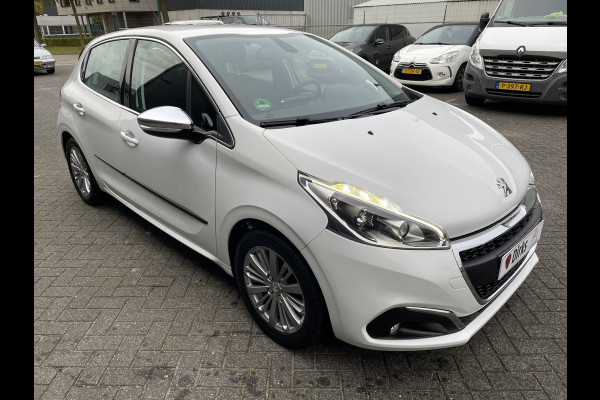 Peugeot 208 82pk Allure (Camera - Automatische Airco - Apple Carplay - Navigatie - Parkeersensoren - Lichtmetalen velgen incl 4S)