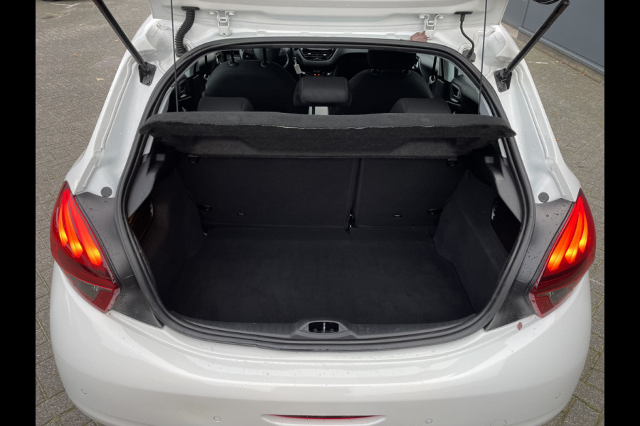 Peugeot 208 82pk Allure (Camera - Automatische Airco - Apple Carplay - Navigatie - Parkeersensoren - Lichtmetalen velgen incl 4S)