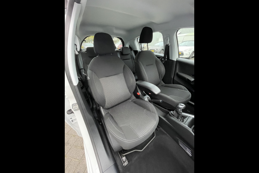 Peugeot 208 82pk Allure (Camera - Automatische Airco - Apple Carplay - Navigatie - Parkeersensoren - Lichtmetalen velgen incl 4S)