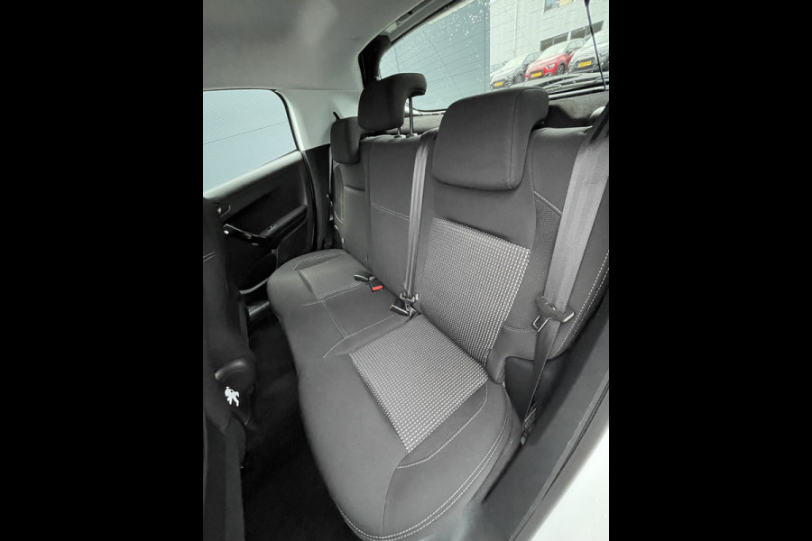 Peugeot 208 82pk Allure (Camera - Automatische Airco - Apple Carplay - Navigatie - Parkeersensoren - Lichtmetalen velgen incl 4S)