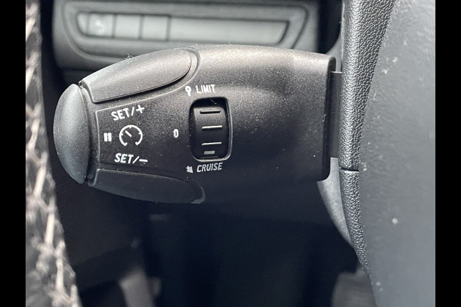 Peugeot 208 82pk Allure (Camera - Automatische Airco - Apple Carplay - Navigatie - Parkeersensoren - Lichtmetalen velgen incl 4S)