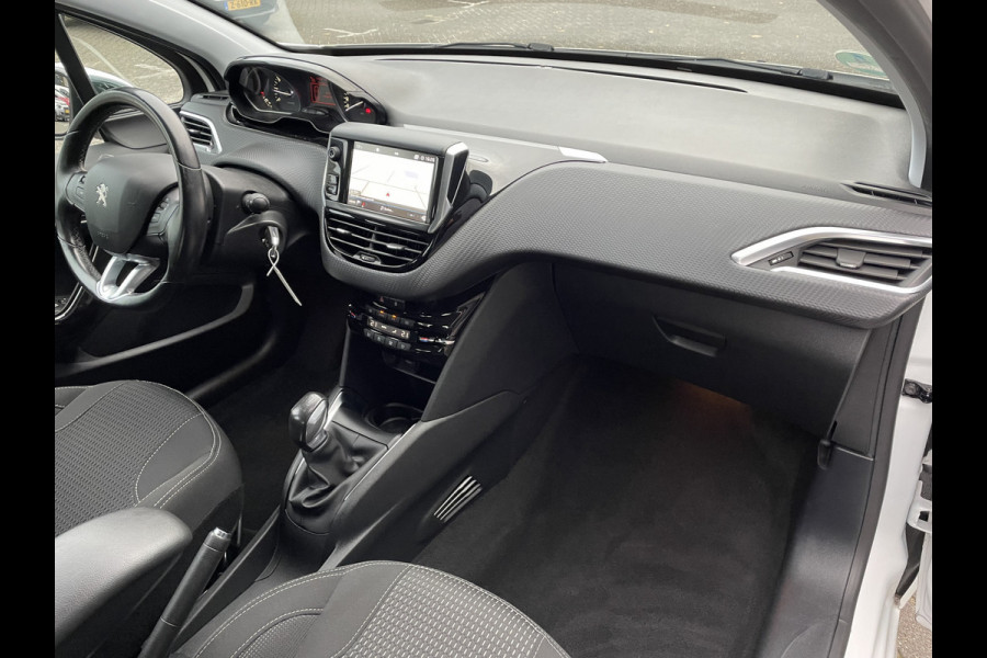 Peugeot 208 82pk Allure (Camera - Automatische Airco - Apple Carplay - Navigatie - Parkeersensoren - Lichtmetalen velgen incl 4S)