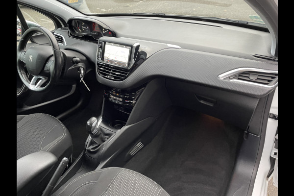 Peugeot 208 82pk Allure (Camera - Automatische Airco - Apple Carplay - Navigatie - Parkeersensoren - Lichtmetalen velgen incl 4S)