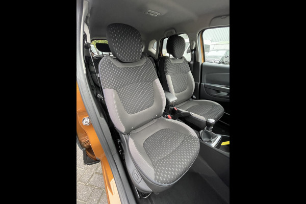 Renault Captur 130pk Intens (Trekhaak - Camera - Parkeersensoren V+A - LED - Keyless Entry - Stoelverwarming - Automatische Airco - Navigatie)