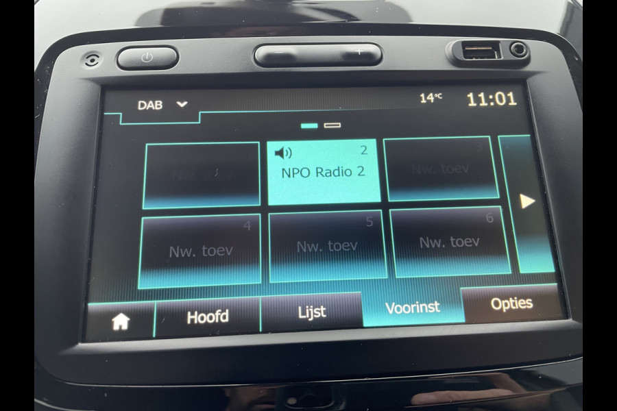 Renault Captur 130pk Intens (Trekhaak - Camera - Parkeersensoren V+A - LED - Keyless Entry - Stoelverwarming - Automatische Airco - Navigatie)