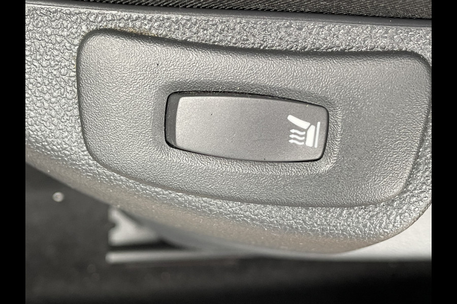 Renault Captur 130pk Intens (Trekhaak - Camera - Parkeersensoren V+A - LED - Keyless Entry - Stoelverwarming - Automatische Airco - Navigatie)