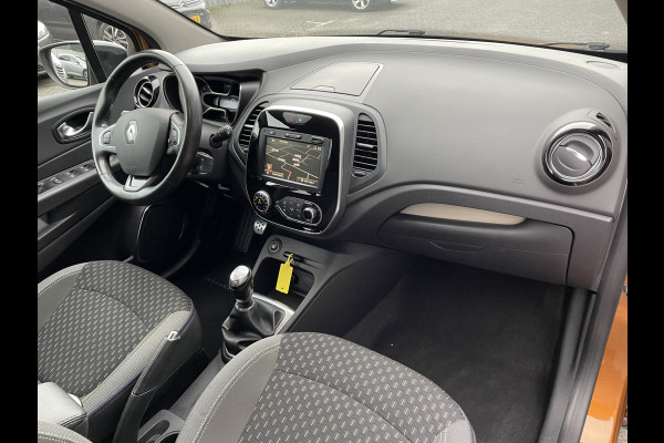 Renault Captur 130pk Intens (Trekhaak - Camera - Parkeersensoren V+A - LED - Keyless Entry - Stoelverwarming - Automatische Airco - Navigatie)
