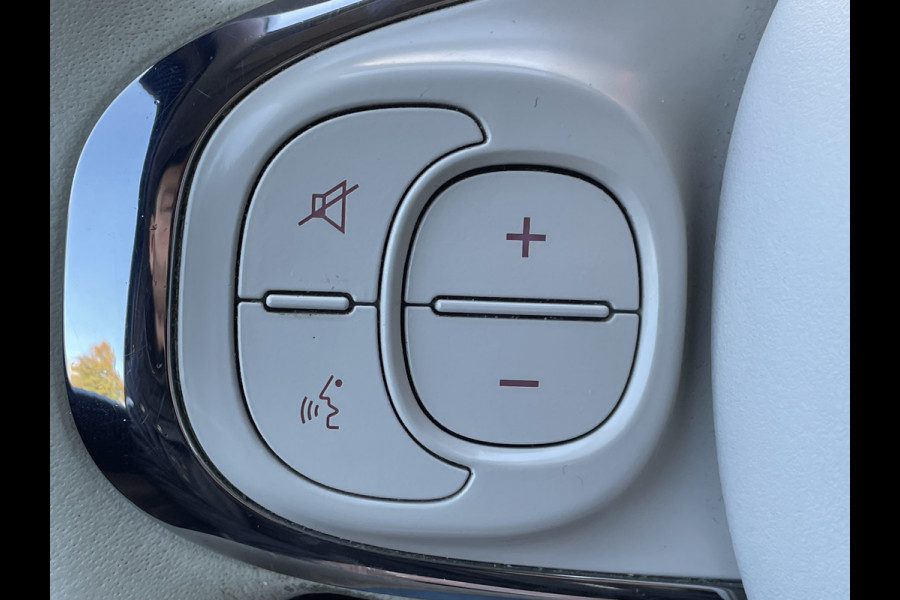 Fiat 500C 86pk Lounge (Navigatie - Leder - Stoelverwarming - Apple Carplay - Airco - Cruise Controle - 15"velgen)