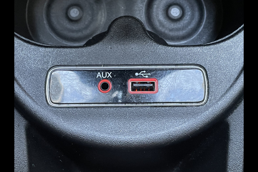 Fiat 500C 86pk Lounge (Navigatie - Leder - Stoelverwarming - Apple Carplay - Airco - Cruise Controle - 15"velgen)