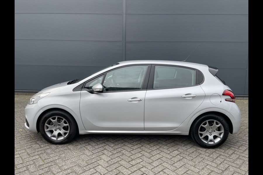 Peugeot 208 82pk Blue Lion (Airco - Navigatie - Apple Carplay - Parkeersensoren - Lichtmetalen velgen)