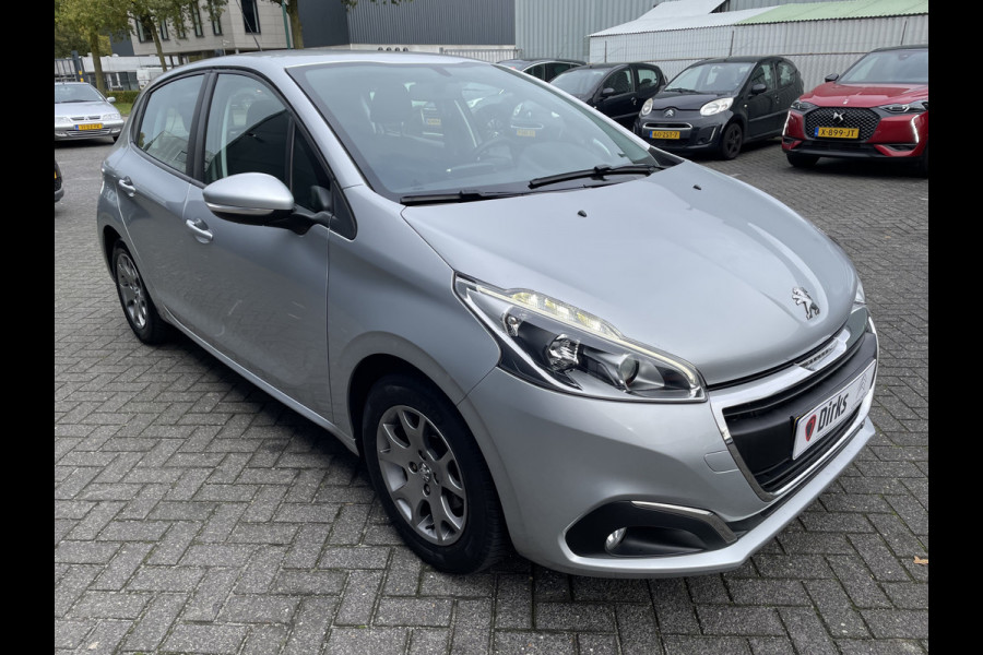Peugeot 208 82pk Blue Lion (Airco - Navigatie - Apple Carplay - Parkeersensoren - Lichtmetalen velgen)