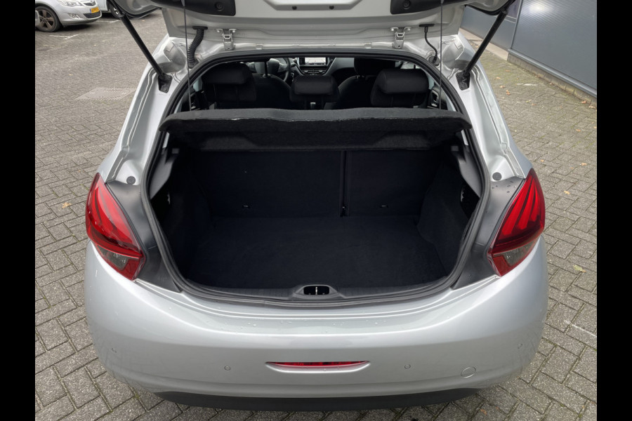 Peugeot 208 82pk Blue Lion (Airco - Navigatie - Apple Carplay - Parkeersensoren - Lichtmetalen velgen)