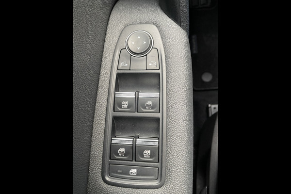 Renault Captur 90pk Intens (Trekhaak - Camera - Parkeersensoren V+A - Automatische Airco - LED - Keyless Entry - Navigatie)