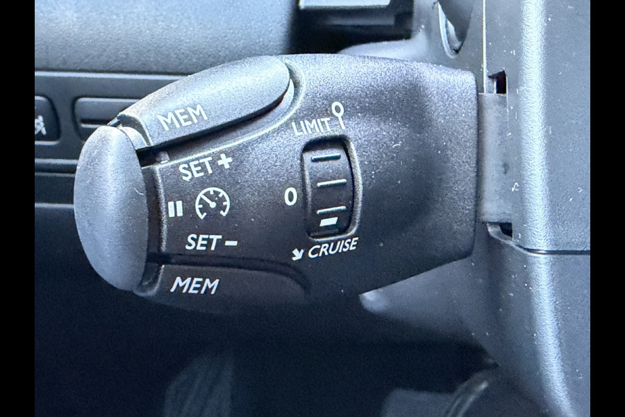 Citroën C3 Aircross 130pk Max (Camera - Keyless Entry - 17"incl 4S - Navigatie - Grip Controle - Automatische Airco - Apple Carplay)