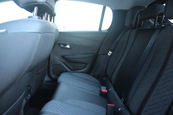 Peugeot 208 Hybrid 110PK e-DCS6 ALLURE | NAVIGATIE | DRAADLOZE APPLE CARPLAY/ANDROID AUTO | DAB+ RADIO | CLIMATE CONTROL | ADAPTIVE CRUISE CONTROL | VERKEERSBORDEN HERKENNING | ACHTERUITRIJ CAMERA | LICHTMETALEN VELGEN 16" |