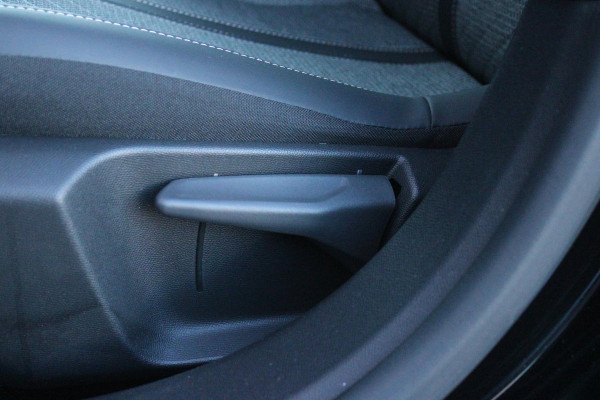 Peugeot 208 Hybrid 110PK e-DCS6 ALLURE | NAVIGATIE | DRAADLOZE APPLE CARPLAY/ANDROID AUTO | DAB+ RADIO | CLIMATE CONTROL | ADAPTIVE CRUISE CONTROL | VERKEERSBORDEN HERKENNING | ACHTERUITRIJ CAMERA | LICHTMETALEN VELGEN 16" |