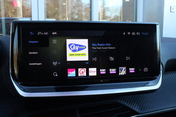 Peugeot 208 Hybrid 110PK e-DCS6 ALLURE | NAVIGATIE | DRAADLOZE APPLE CARPLAY/ANDROID AUTO | DAB+ RADIO | CLIMATE CONTROL | ADAPTIVE CRUISE CONTROL | VERKEERSBORDEN HERKENNING | ACHTERUITRIJ CAMERA | LICHTMETALEN VELGEN 16" |