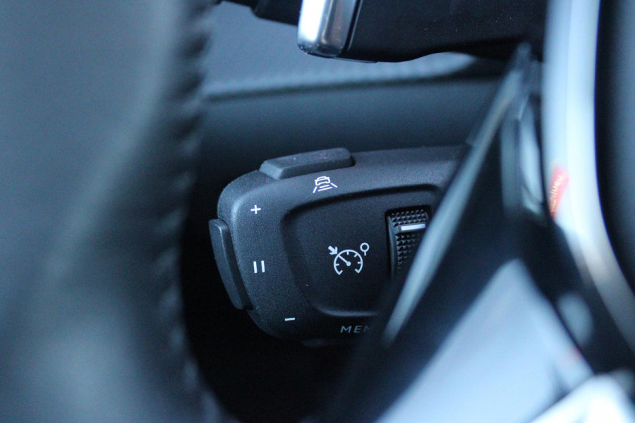 Peugeot 208 Hybrid 110PK e-DCS6 ALLURE | NAVIGATIE | DRAADLOZE APPLE CARPLAY/ANDROID AUTO | DAB+ RADIO | CLIMATE CONTROL | ADAPTIVE CRUISE CONTROL | VERKEERSBORDEN HERKENNING | ACHTERUITRIJ CAMERA | LICHTMETALEN VELGEN 16" |