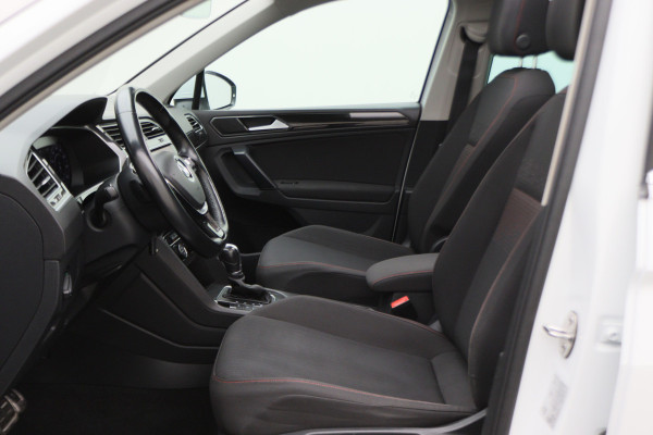 Volkswagen Tiguan 1.4 TSI ACT Comfortline Business R-Line Panoramadak, Virtual Cockpit, Camera, Apple Carplay, LED, 19"