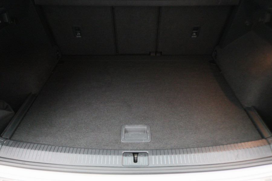 Volkswagen Tiguan 1.4 TSI ACT Comfortline Business R-Line Panoramadak, Virtual Cockpit, Camera, Apple Carplay, LED, 19"