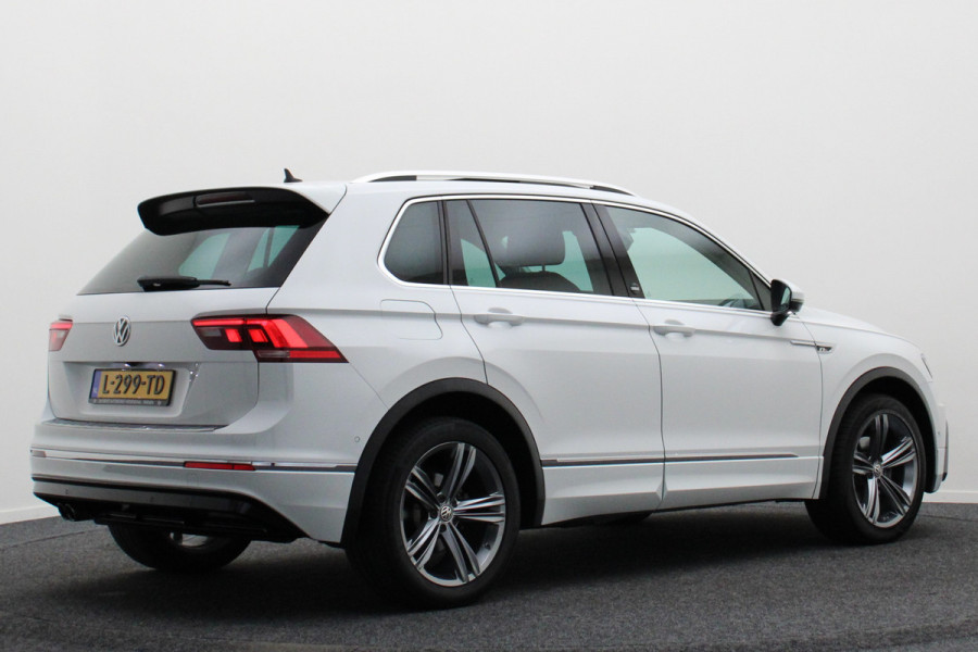 Volkswagen Tiguan 1.4 TSI ACT Comfortline Business R-Line Panoramadak, Virtual Cockpit, Camera, Apple Carplay, LED, 19"
