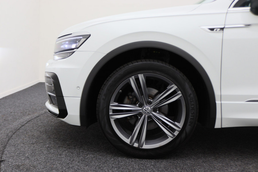 Volkswagen Tiguan 1.4 TSI ACT Comfortline Business R-Line Panoramadak, Virtual Cockpit, Camera, Apple Carplay, LED, 19"
